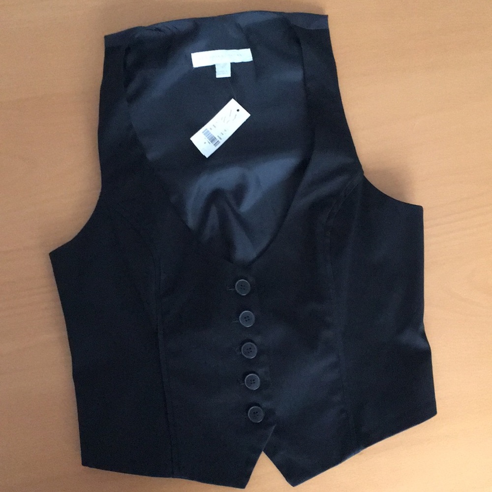 NWT NY & Co black vest w/adjustable bk belt Size 6